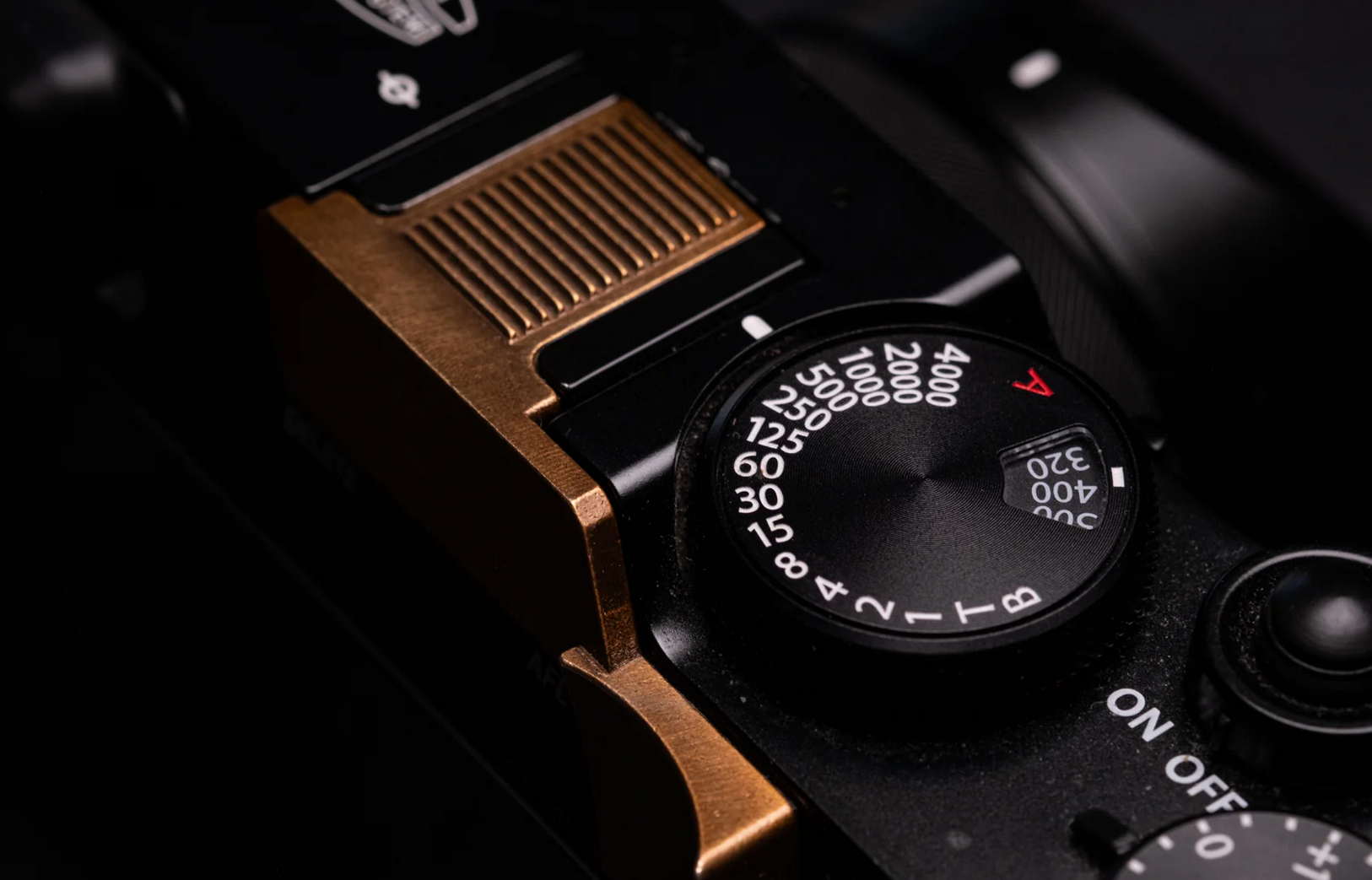 Squarehood Daumengriff für Fujifilm X100VI Ridge Brass