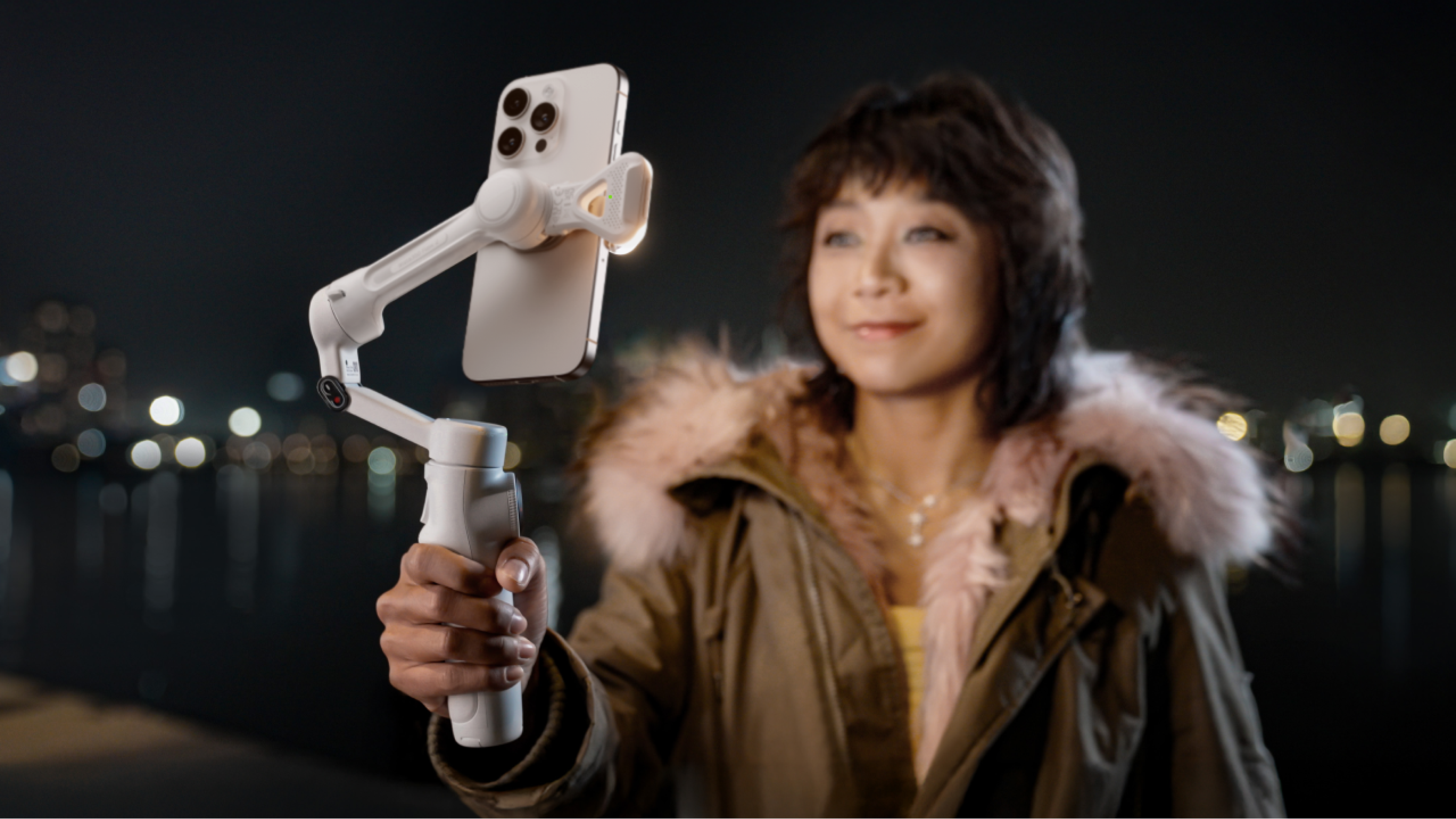 Insta360 Flow 2 AI Tracker Bundle Summit White