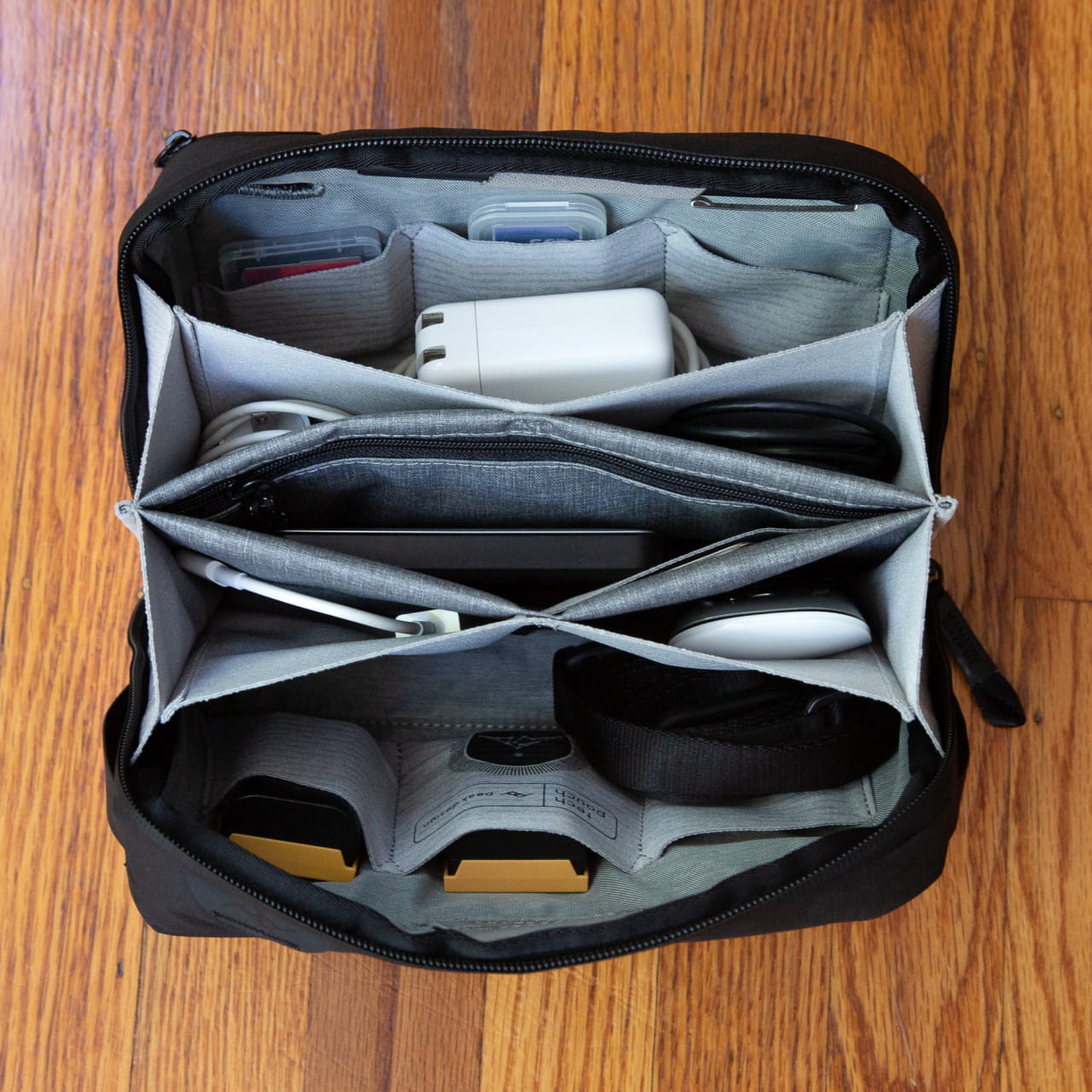 Peak Design Tech Pouch - Black - Organizer-Tasche für Smartphones, Kabel etc.